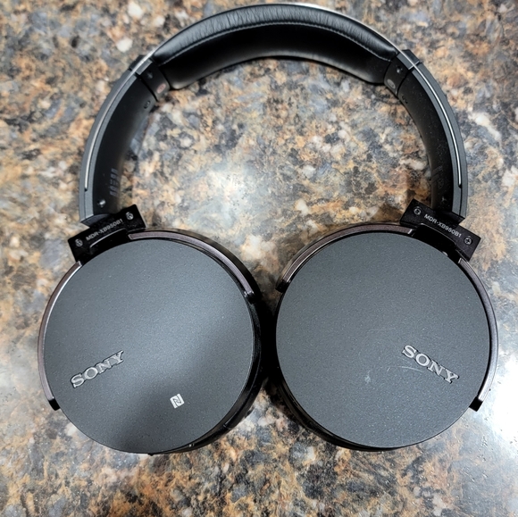 Sony Headphones Model: MDR-XB950B1 - Picture 1 of 3